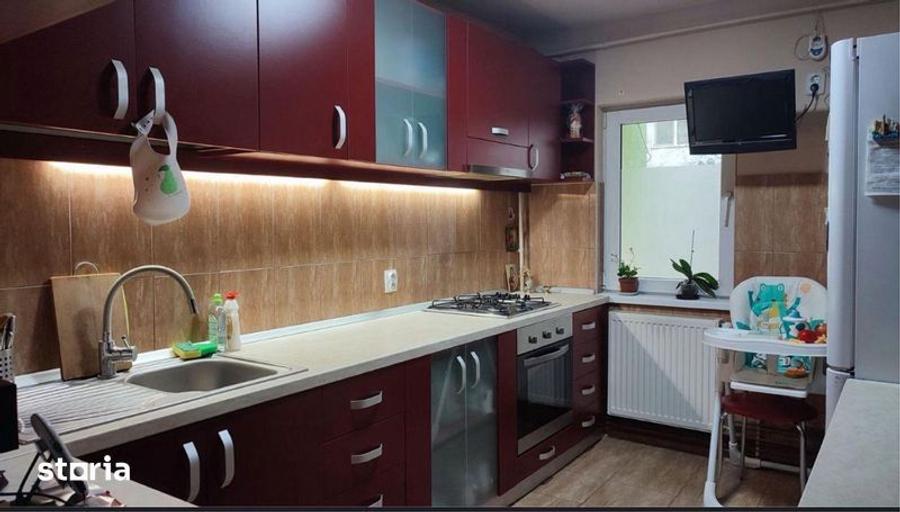 Apartament cu 3 camere decomandat, mobilat în Dacia