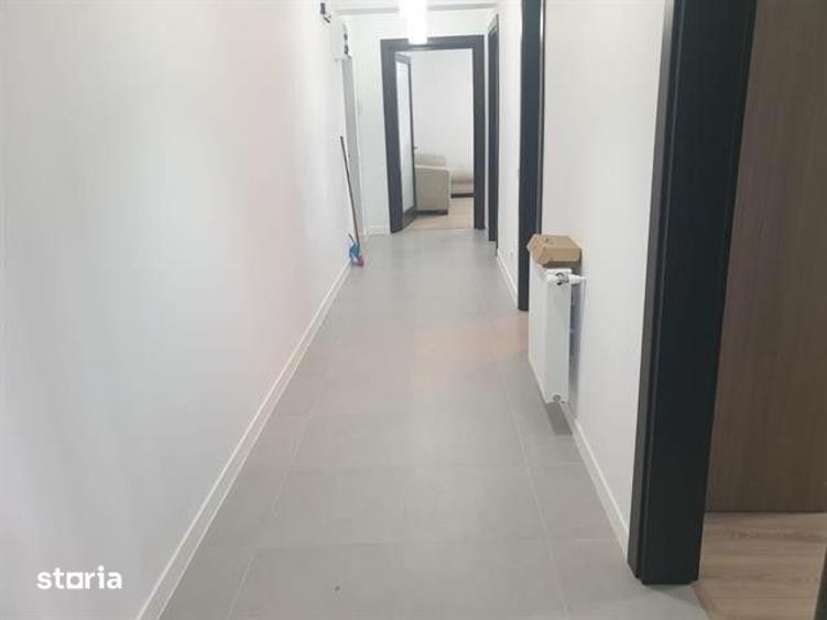 Apartament cu 3 camere, mobilat în Craiovei