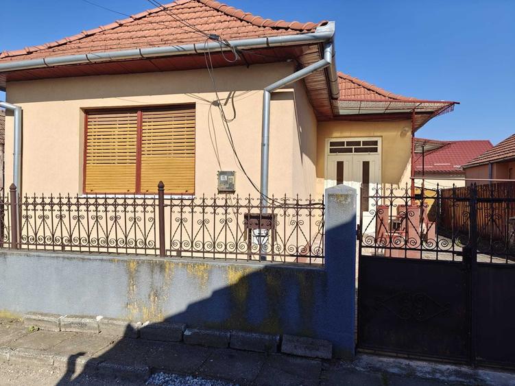 Casă cu 2 camere în Central