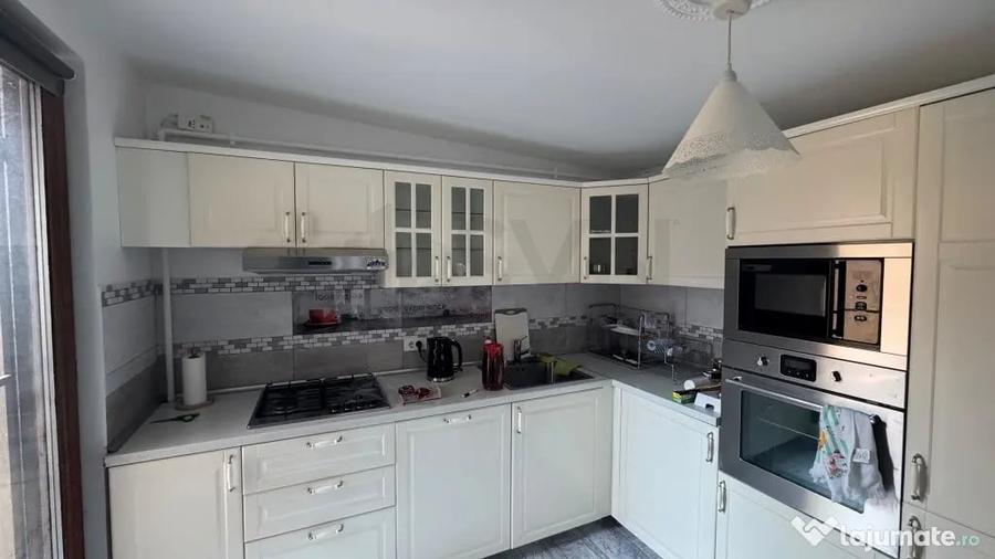 Apartament cu 3 camere decomandat în Aviației