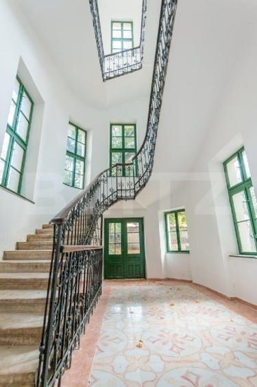 Apartament cu 20 camere decomandat în Ultracentral