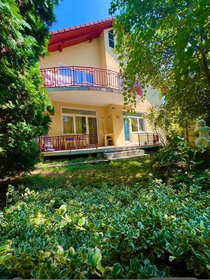 Casă cu 4 camere în Central
