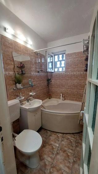 Apartament cu 3 camere semidecomandat în Rogerius