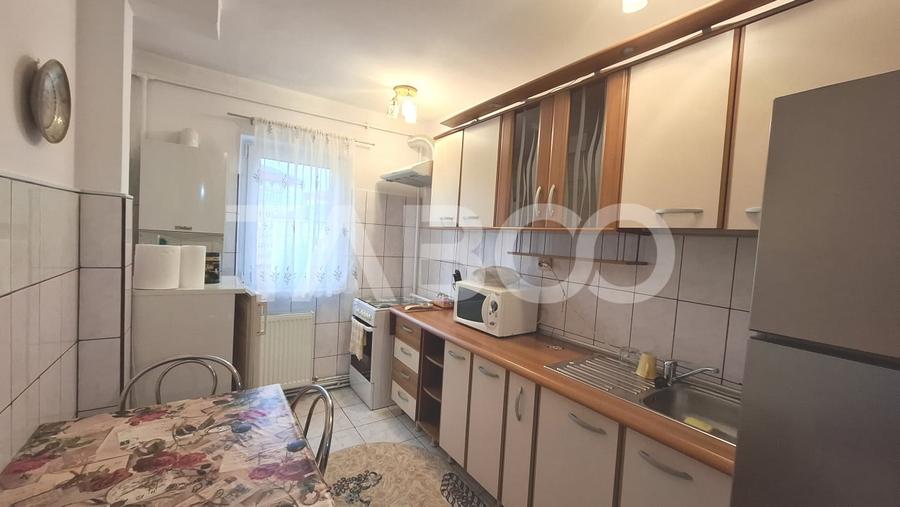 Apartament cu 3 camere decomandat, mobilat în Valea Aurie