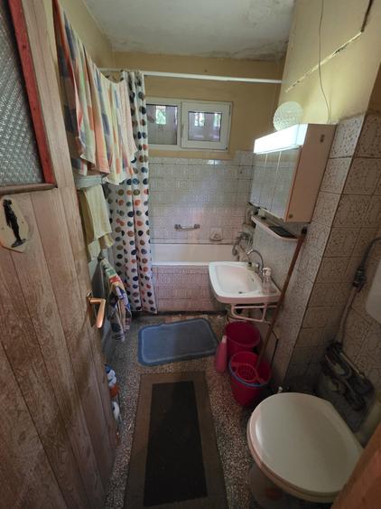 Apartament cu 4 camere decomandat în Berceni