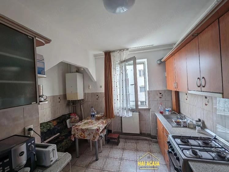 Apartament cu 3 camere decomandat în Soarelui