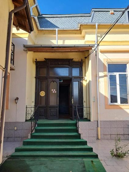 Casă cu Teren 300 Mp în Central