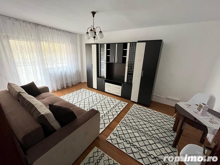 Apartament cu 3 camere decomandat în Complex Studențesc