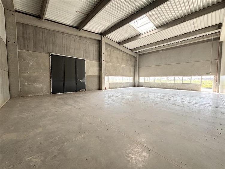 Spațiu industrial, de 255 mp, în Vest