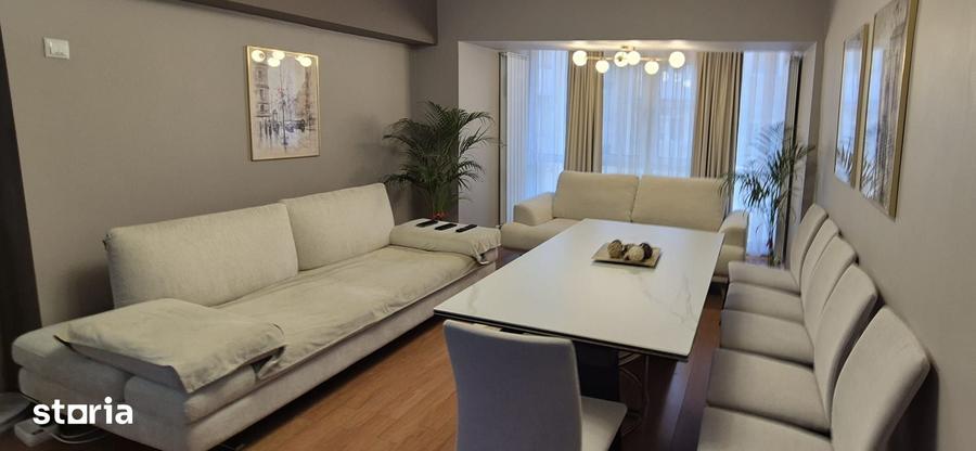Apartament cu 4 camere decomandat în CET