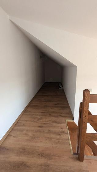 Apartament cu 3 camere semidecomandat în Girocului