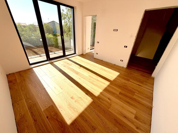 Duplex cu 5 camere cu Canalizare în Sud