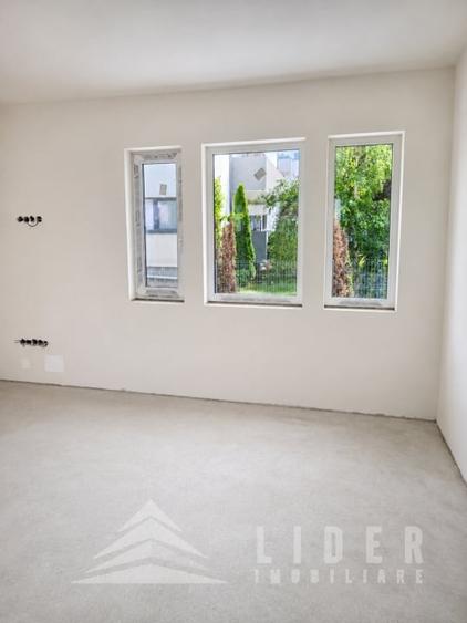Duplex cu 4 camere cu Canalizare în Florești