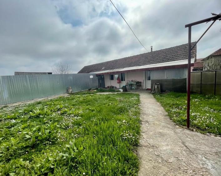 Casă individuală cu 4 camere cu Canalizare în Dușești