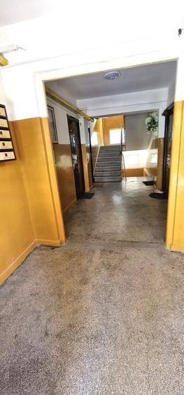 Apartament cu 3 camere semidecomandat în Km 4-5
