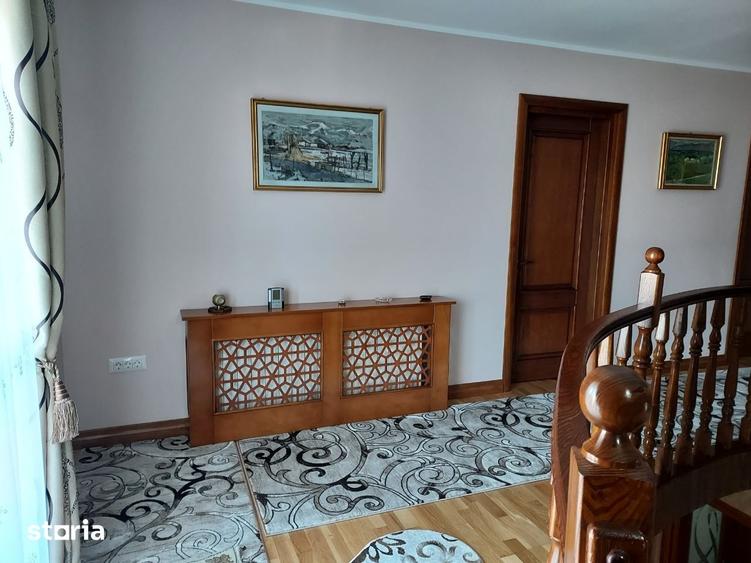 Casă cu 5 camere cu Teren 1800 Mp în Moara