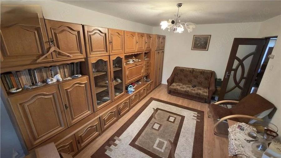 Apartament cu 3 camere decomandate, 68,[, finisat, mobilat si utilat, cu 2 bai in Plopilor - 2