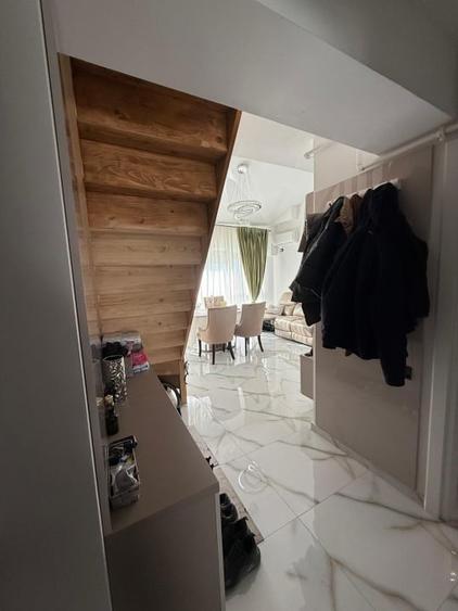Apartament cu 4 camere decomandat, mobilat în Tomis Nord