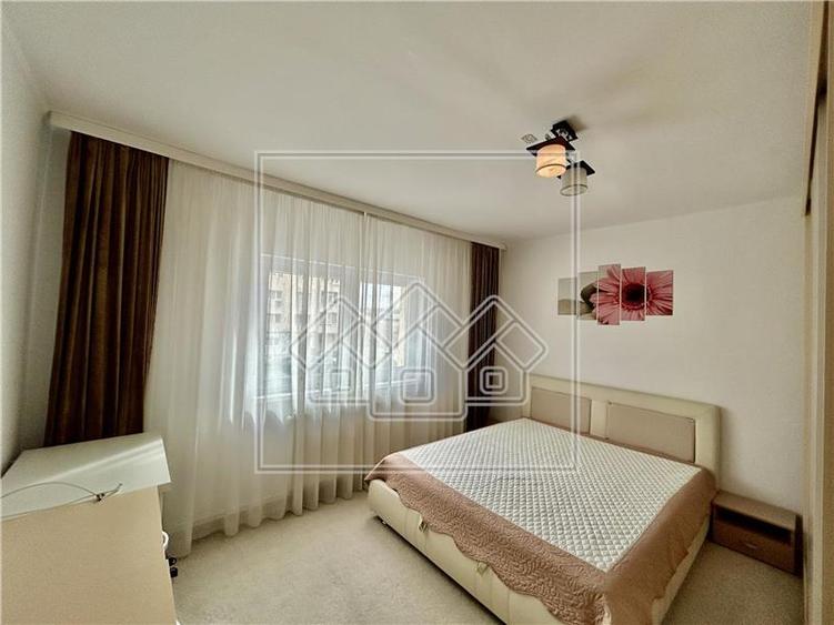 Apartament cu 3 camere decomandat în Terezian