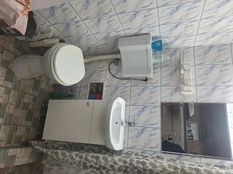 Garsonieră decomandată în Far