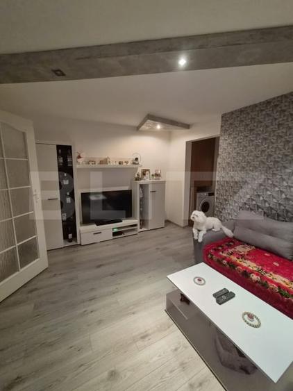 Apartament cu 3 camere semidecomandat, mobilat în Câmpia Turzii