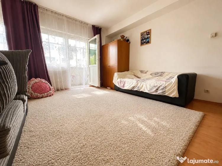 Apartament cu 3 camere decomandat în Noua
