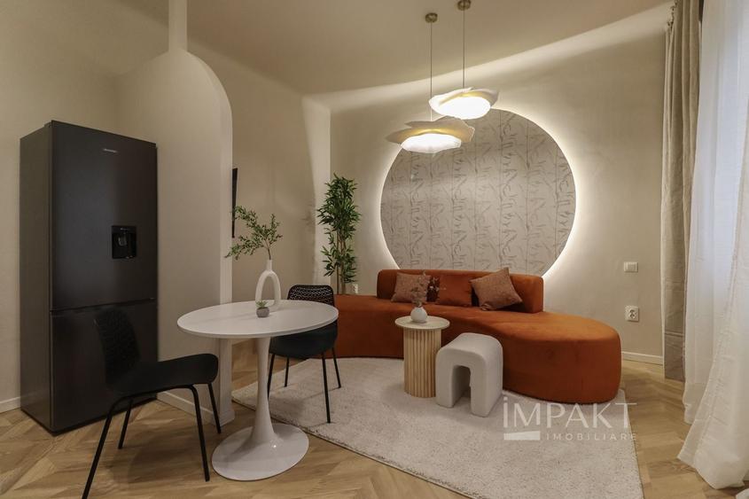 Apartament cu 2 camere semidecomandat, mobilat în Central