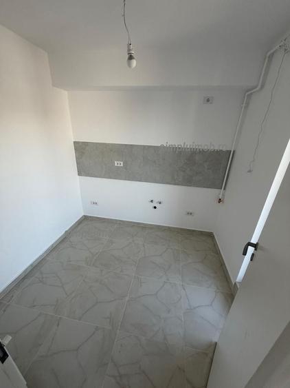 Garsonieră decomandată în Vest