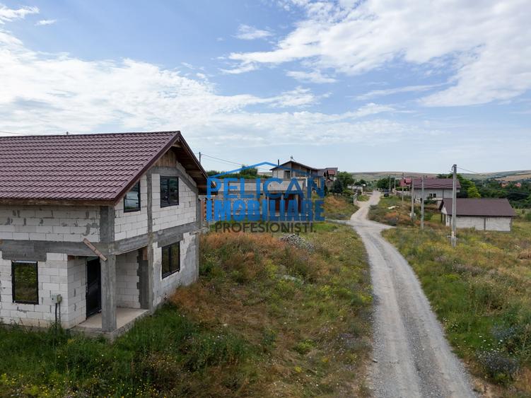 Casă individuală cu 4 camere cu Teren 500 Mp în Malcoci