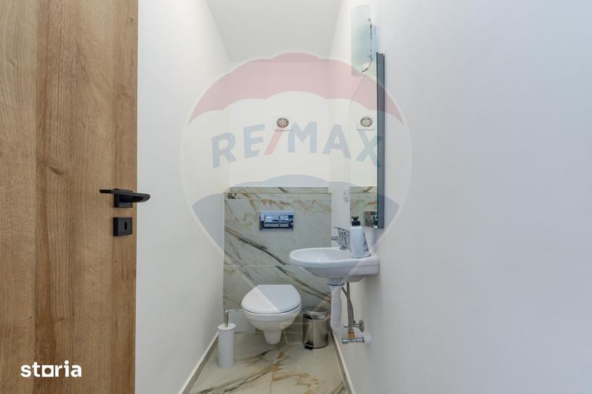 Casă cu 9 camere cu Teren 501 Mp în Astra