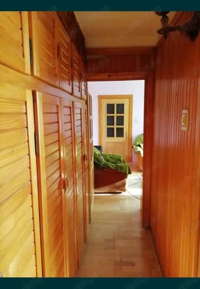 Apartament cu 3 camere semidecomandat în Milcov