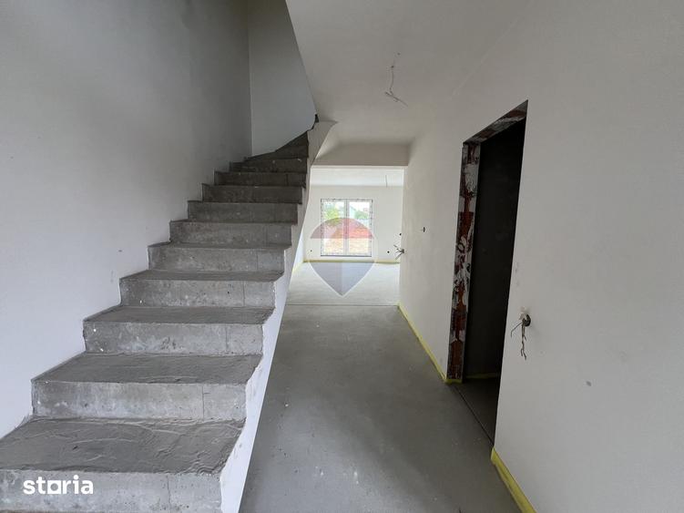 Casă cu 4 camere cu Teren 600 Mp în Țiglari