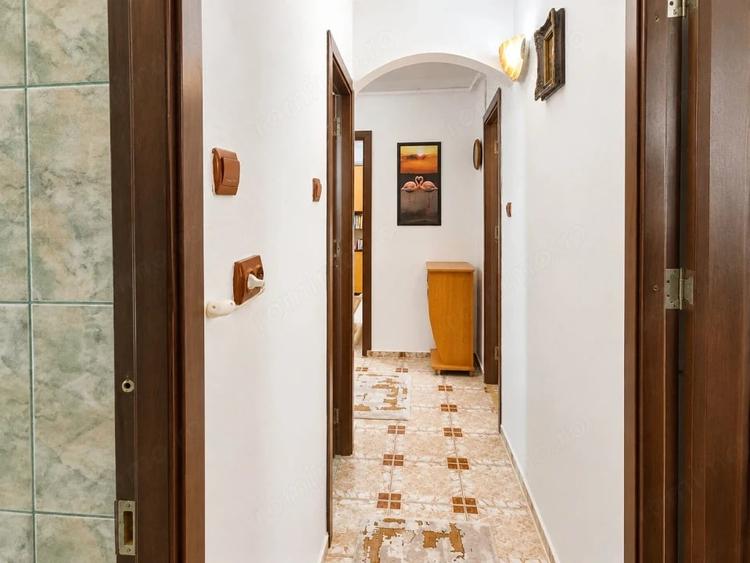 Apartament cu 3 camere decomandat în Rolast