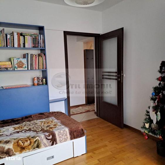 Apartament cu 4 camere decomandat în Central