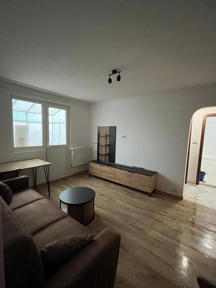 Apartament cu 2 camere semidecomandat în Giurgiului