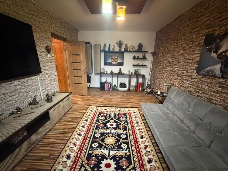 Apartament cu 2 camere decomandat în Titan