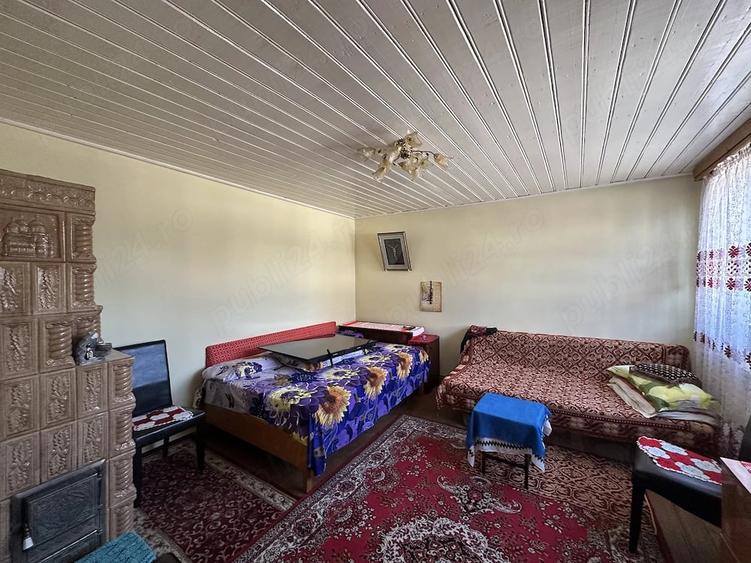 Casă cu 7 camere cu Teren 1039 Mp în Cornești