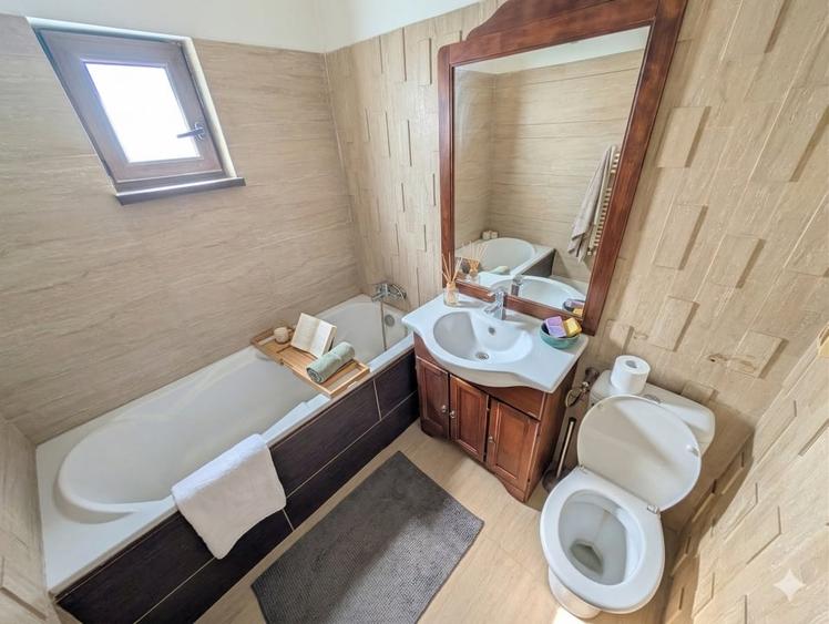 Casă individuală cu 4 camere cu Teren 211 Mp în Tunari