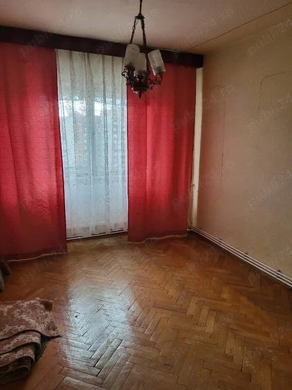 Apartament cu 3 camere decomandat în Petros