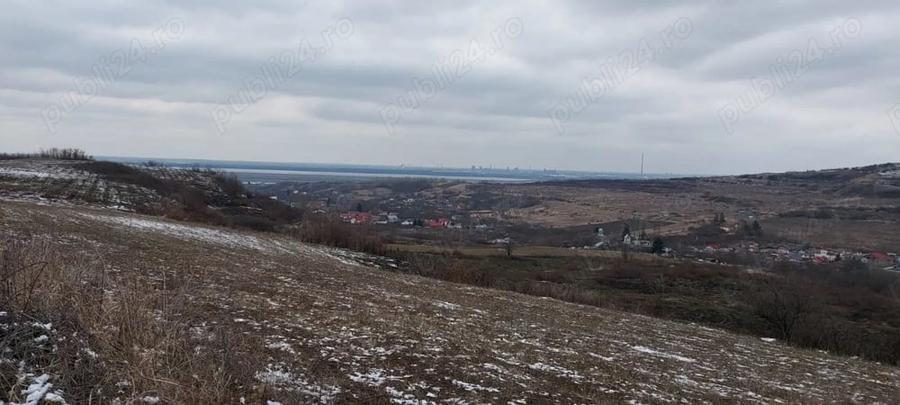 Teren de 1000 mp, în Văleni