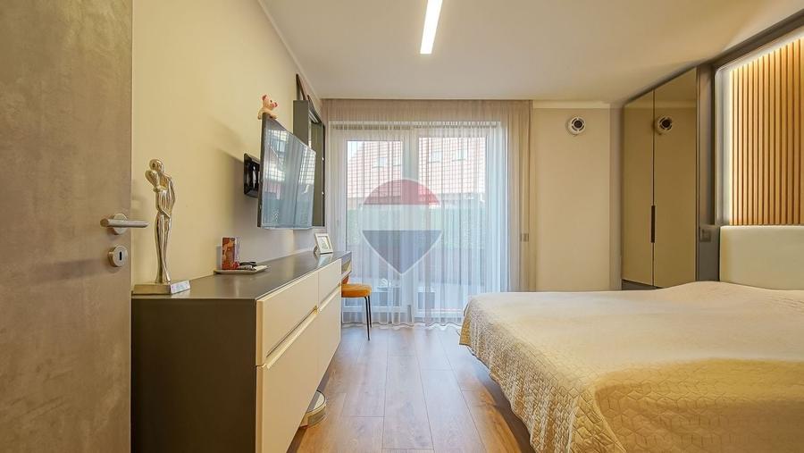 Apartament cu 3 camere decomandat, mobilat în Răcădău