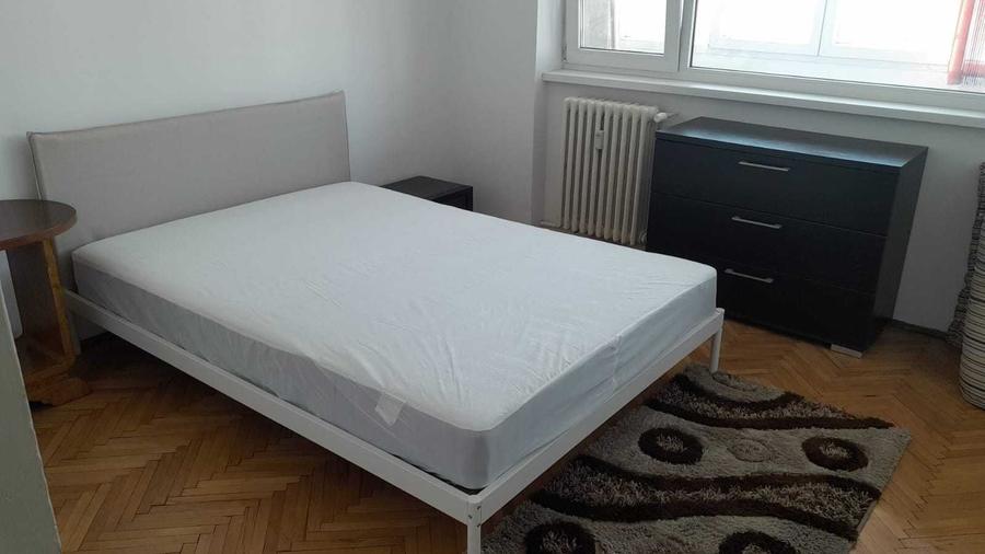 Apartament cu 2 camere semidecomandat în Bucur Obor