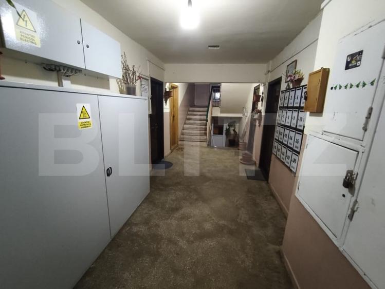 Apartament cu 3 camere semidecomandat, mobilat în Nufărul