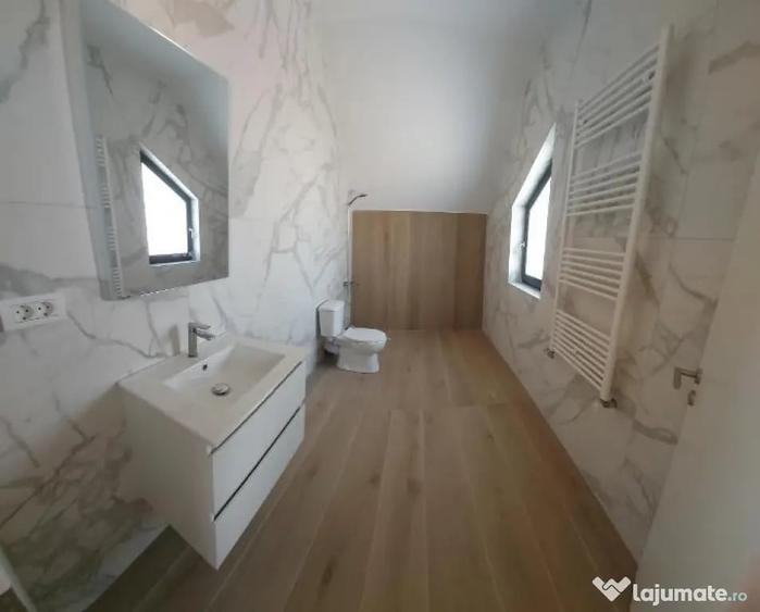 Casă cu 5 camere cu Teren 300 Mp în Central