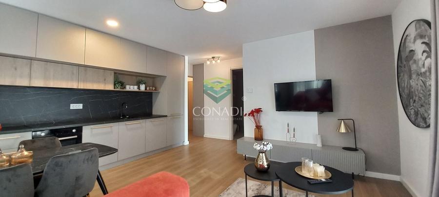 Apartament cu 3 camere semidecomandat în P-ta Presei Libere