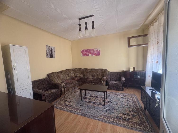 Apartament cu 3 camere decomandat în Piața Cluj