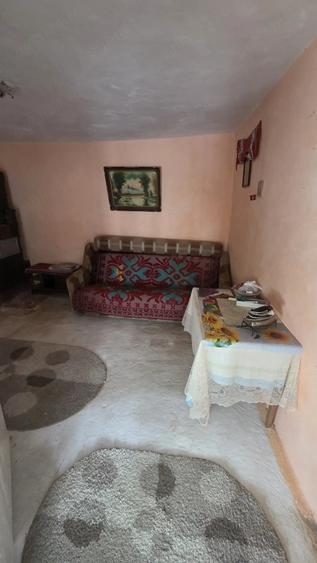 Casă cu 5 camere cu Teren 747 Mp în Gropeni