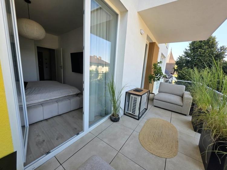Apartament cu 3 camere decomandat, mobilat în Central