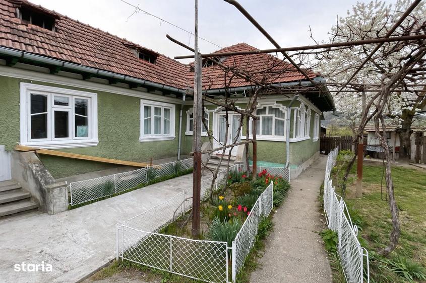 Casă cu 4 camere cu Teren 2571 Mp în Alexandru cel Bun
