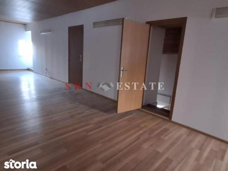 Casă cu 9 camere cu Teren 440 Mp în Mihai Bravu